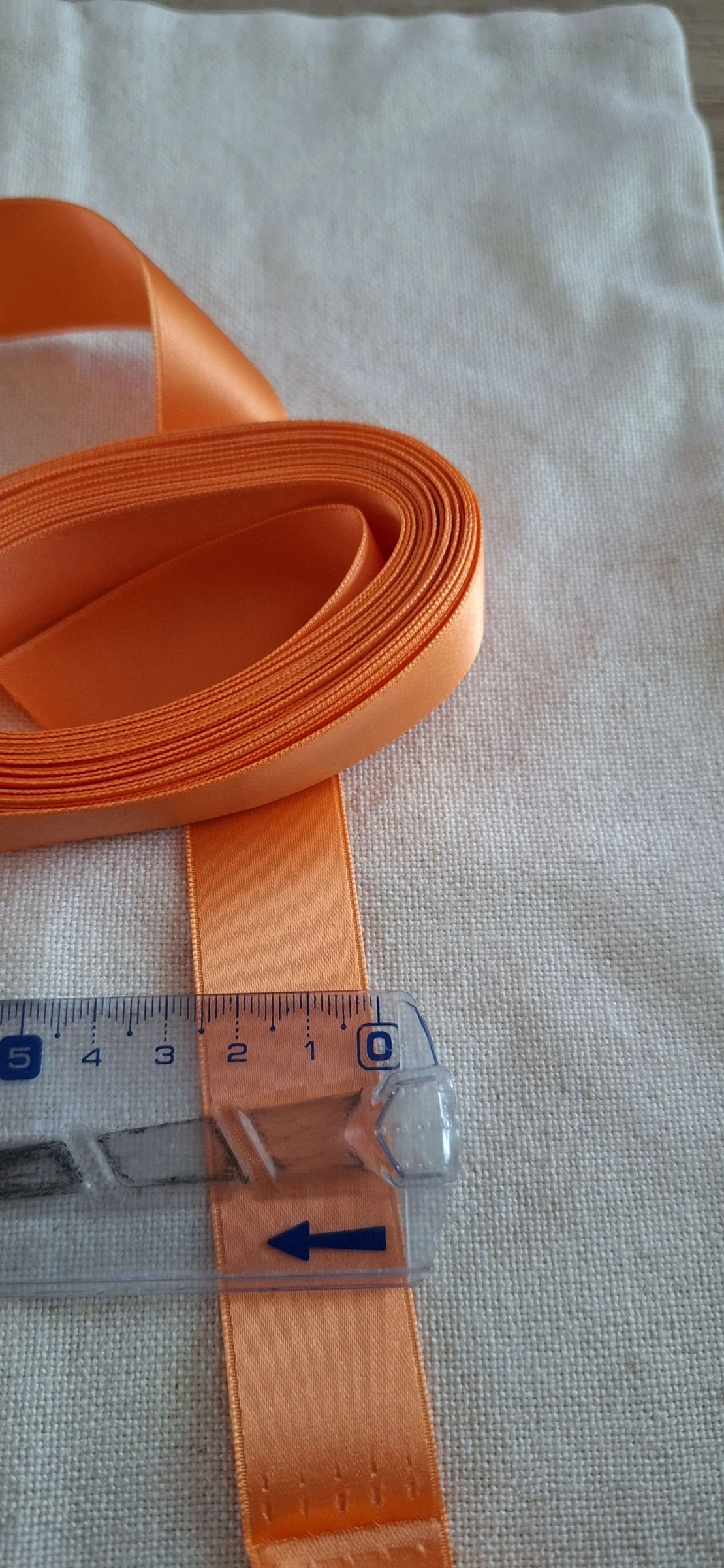 Satin 25 mm coupe de 5 mètres,ruban double face orange clair 